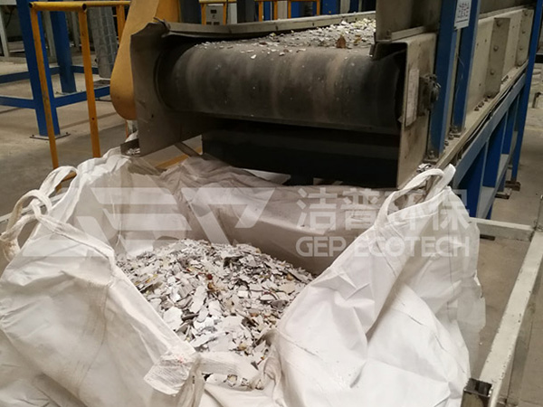 空調外殼破碎后