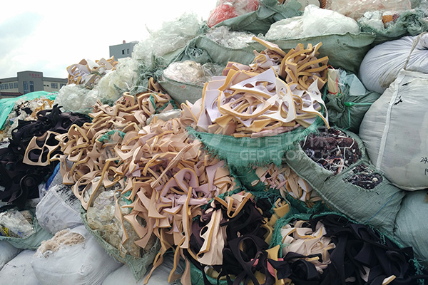 皮革廠邊角料破碎機性能怎么樣?處理皮革布料不再是難題