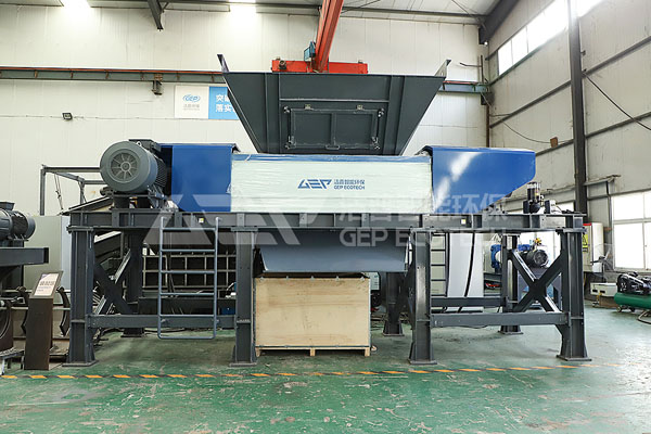 撕碎機(jī)哪個(gè)廠家的好?大型撕碎機(jī)生產(chǎn)廠家