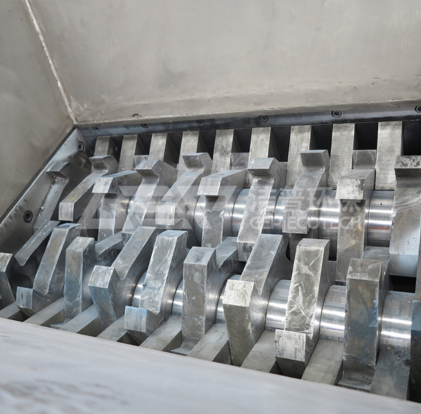 輪胎撕碎機設備刀具如何來維護和保養比較好