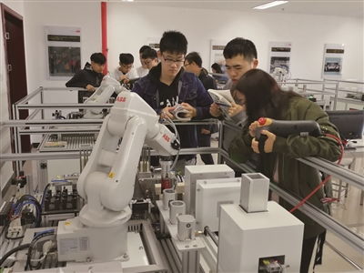 以新興能源技術研發(fā)為引擎，創(chuàng)建一流應用科技型大學的新路徑